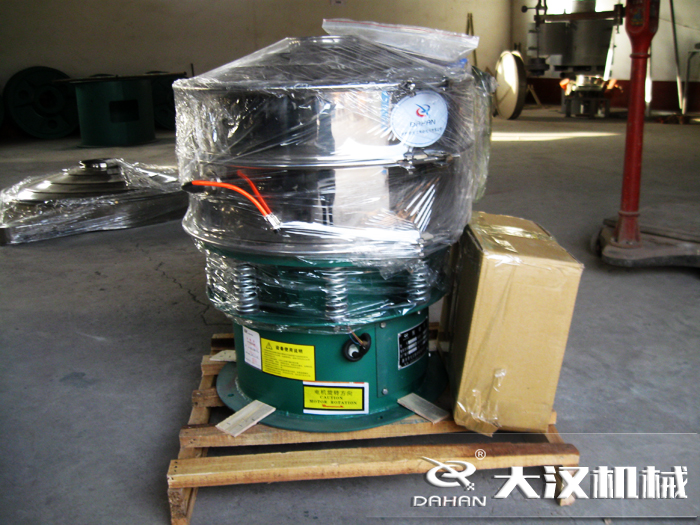 三氯蔗糖粉超聲波振動(dòng)篩采用不銹鋼+碳鋼材質(zhì)的產(chǎn)品能夠更好的節(jié)省成本，同時(shí)能夠達(dá)到想要的篩分效果。
