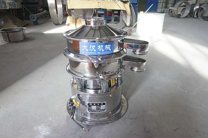 不銹鋼小型振動篩材質(zhì)使用不銹鋼與碳制造而成。